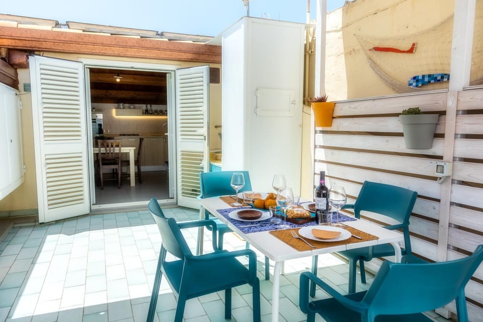 Balcony/Terrace, Food and drinks, Dining area