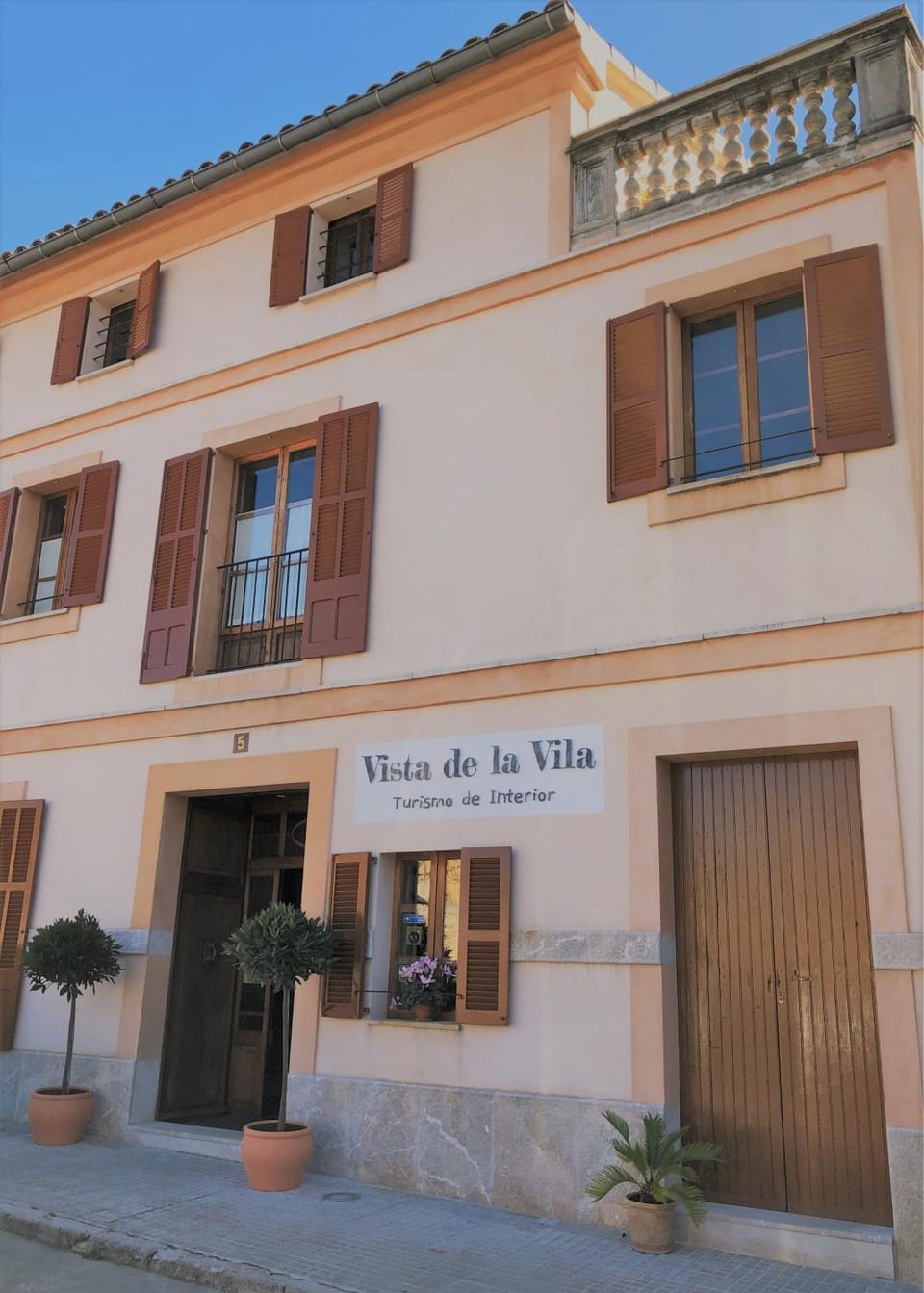 Facade/entrance