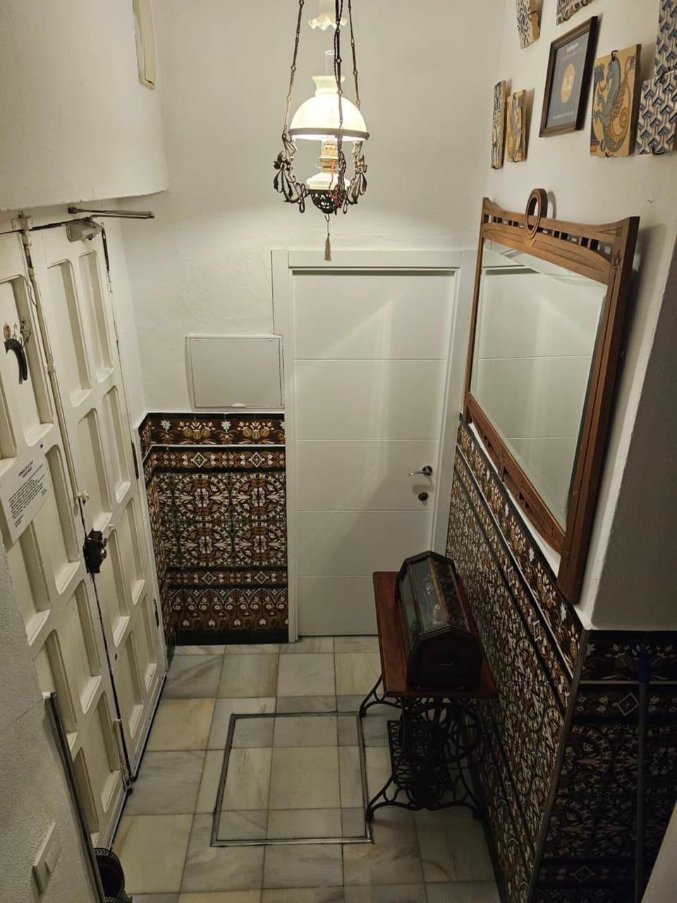Facade/entrance, wardrobe