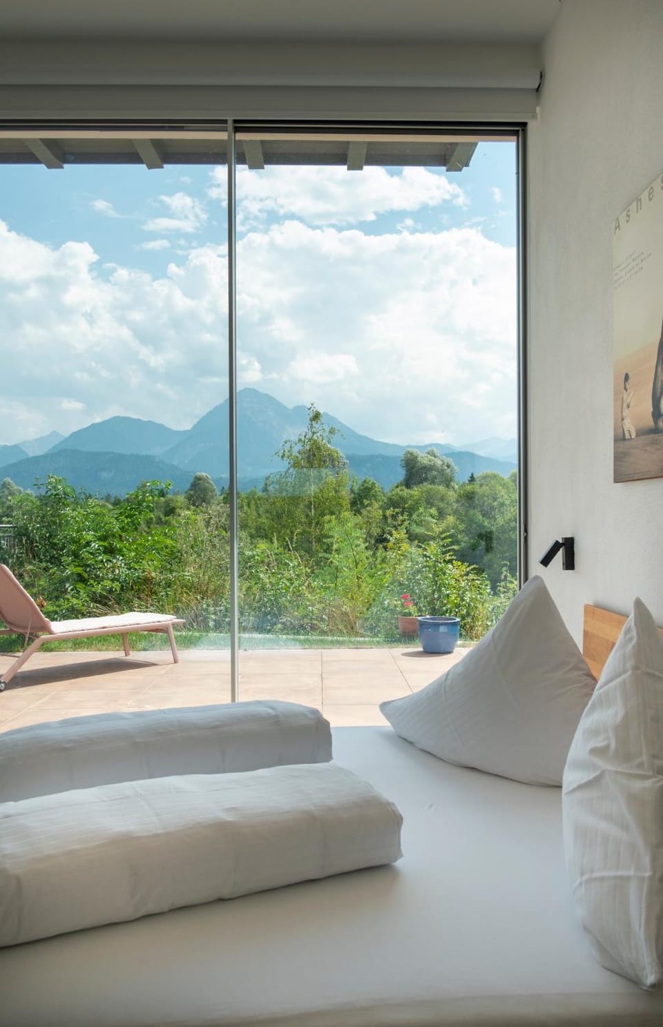 Bedroom, Mountain view