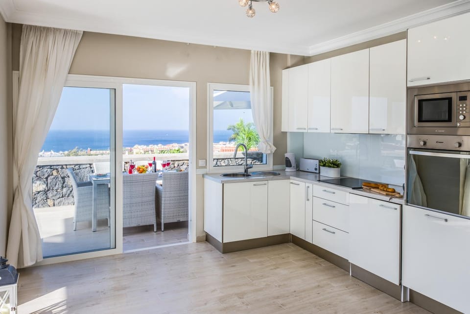 Natural landscape, Kitchen or kitchenette, Dining area, oven, stove