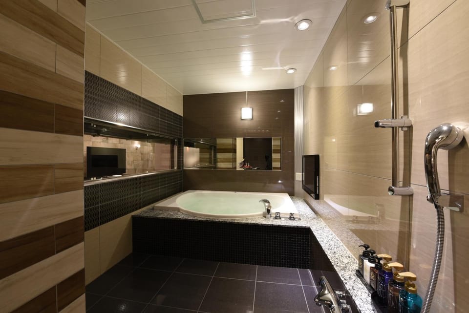 Shower, Bath