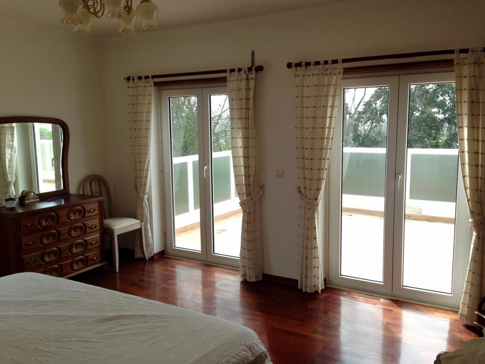 Toilet, Balcony/Terrace, Bedroom, Garden view