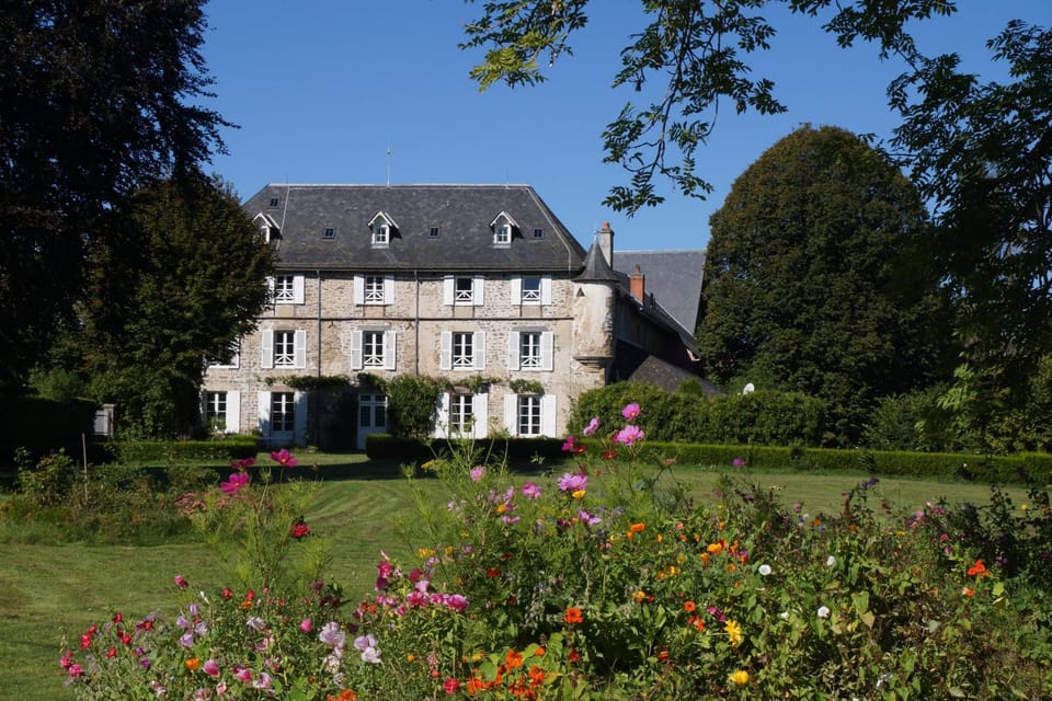 Property building, Facade/entrance, Garden