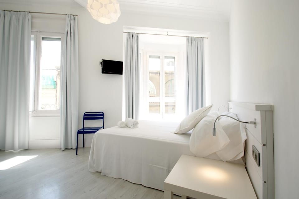 Spring, Bed, Day, Photo of the whole room, Decorative detail