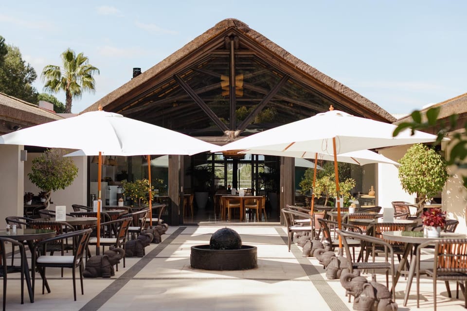 Property building, Patio, Restaurant/places to eat, Day, Banquet/Function facilities, Meals