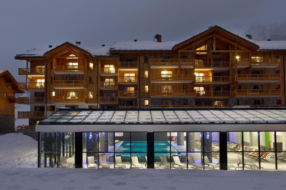 Property building, Facade/entrance, Night, Winter