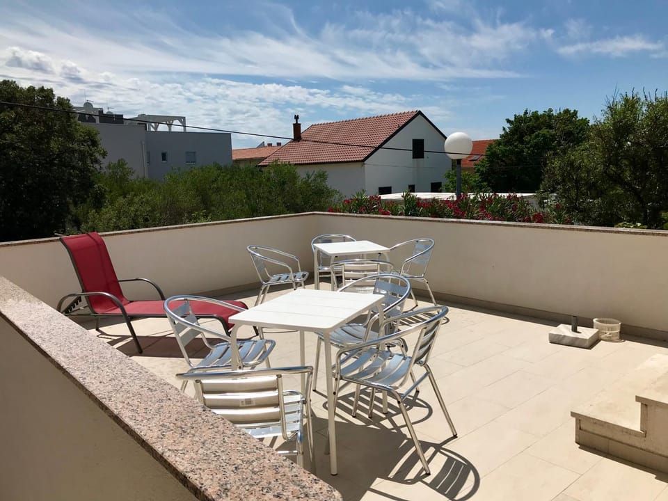 Patio, Balcony/Terrace, Dining area, sunbed