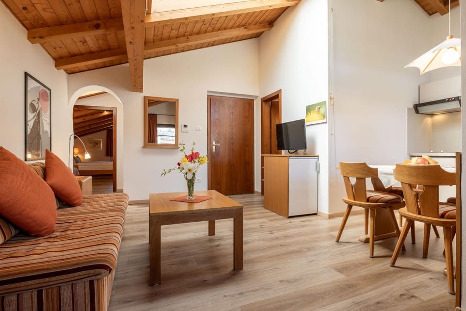 Living room, Seating area, Evening entertainment