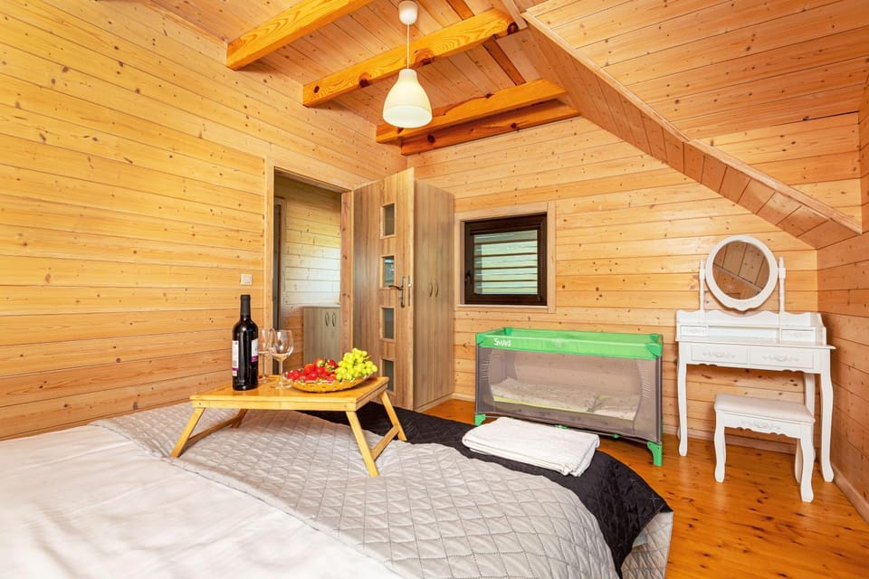 Bed, Photo of the whole room, Seating area, Bedroom