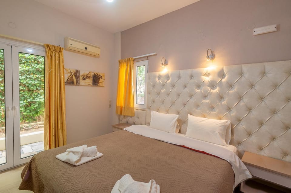 Bed, Photo of the whole room, Bedroom, towels, air conditioner