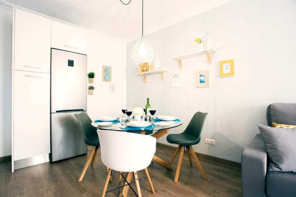 Kitchen or kitchenette, Living room, Decorative detail, Seating area, Dining area
