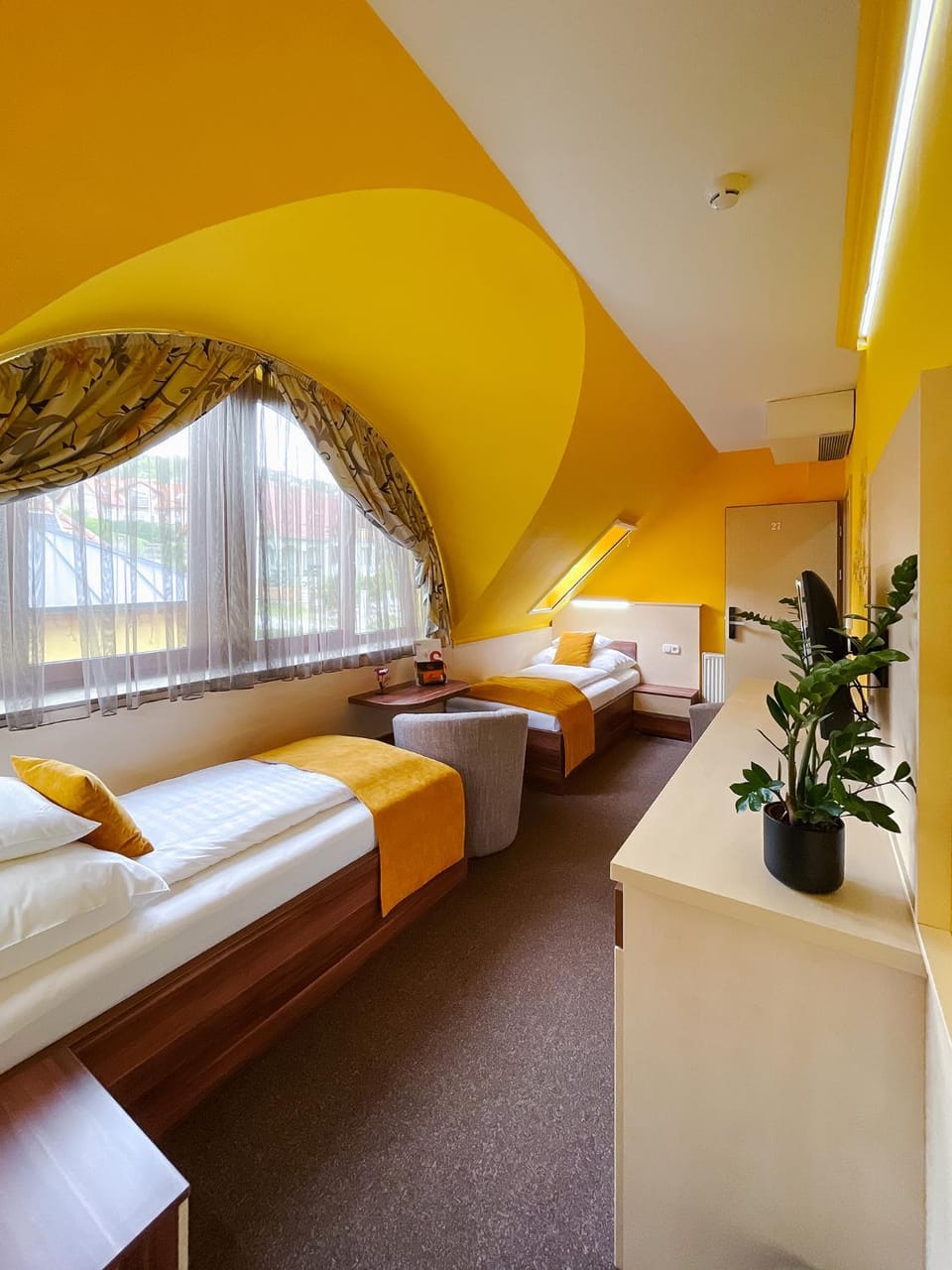 Bed, Seating area
