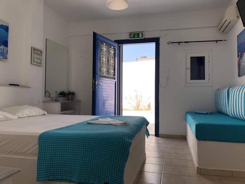 Marina's Studios Serifos Bed and Breakfast in Milos