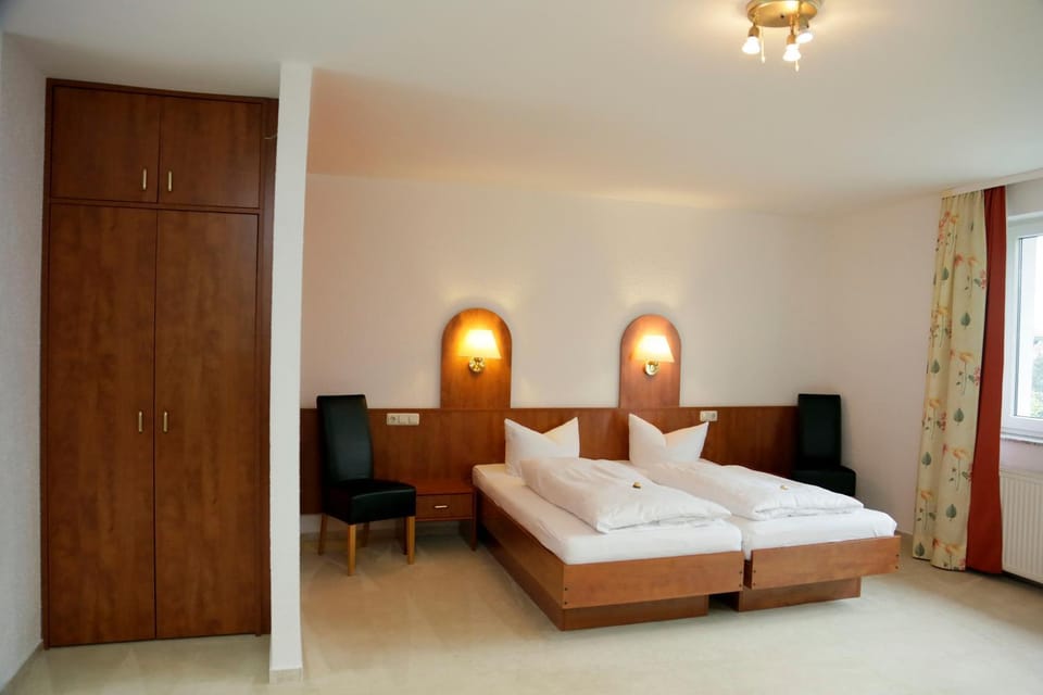 Urlaubspension 'Hohes Rott' und Apartmenthaus Bed and Breakfast in Thuringia, Germany