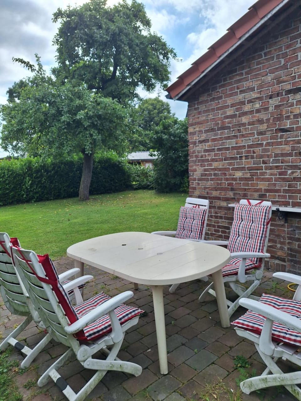 Spring, Garden, Dining area, Garden view