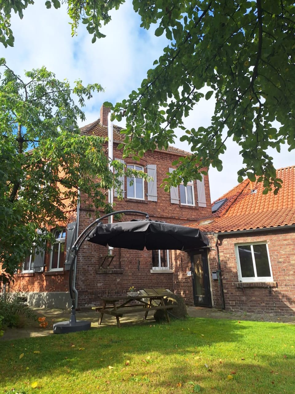 Property building, Spring, Day, Garden, Garden view