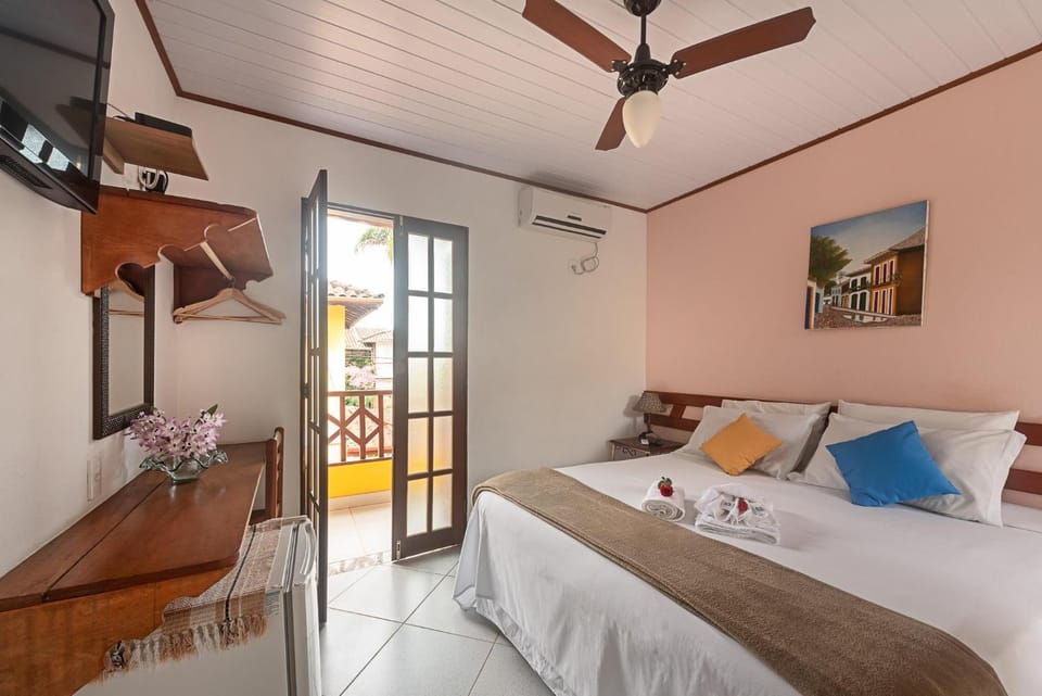 Communal lounge/ TV room, Bed, TV and multimedia, Photo of the whole room, Bedroom, towels, air conditioner