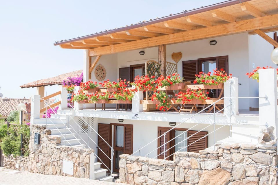 Blue Portrait House Apartment in Golfo Aranci