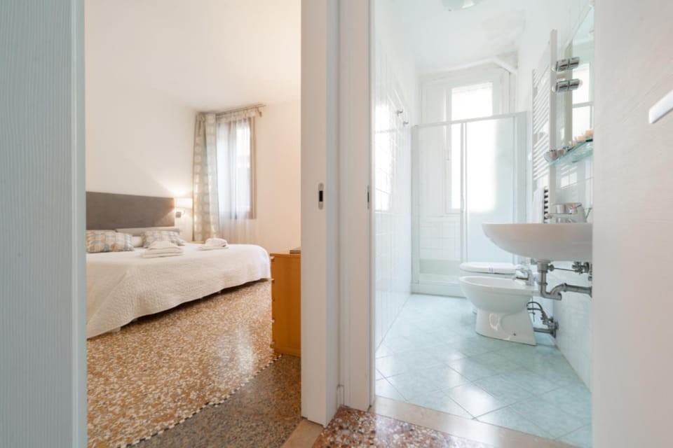 Toilet, Bed, Bathroom, Photo of the whole room, Bedroom
