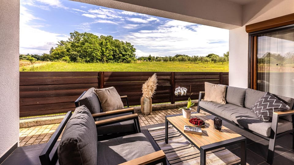 Patio, Day, Garden, View (from property/room), Balcony/Terrace, Seating area, Garden view