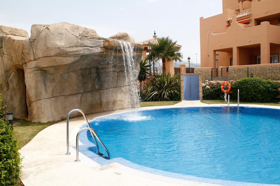 Swimming pool, Swimming pool