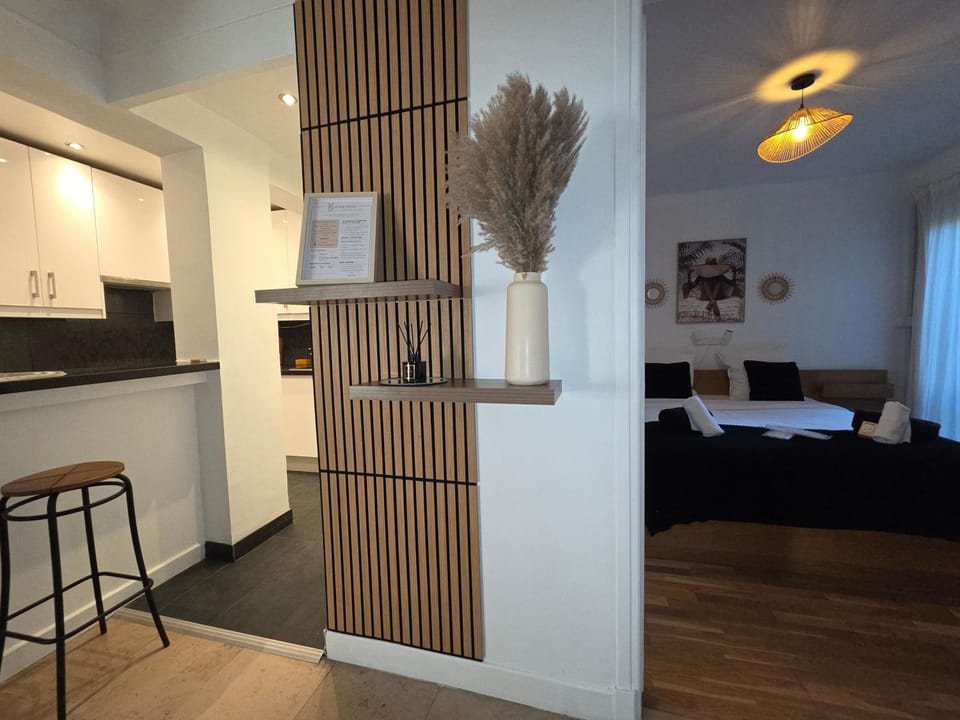 Bedroom, kitchen