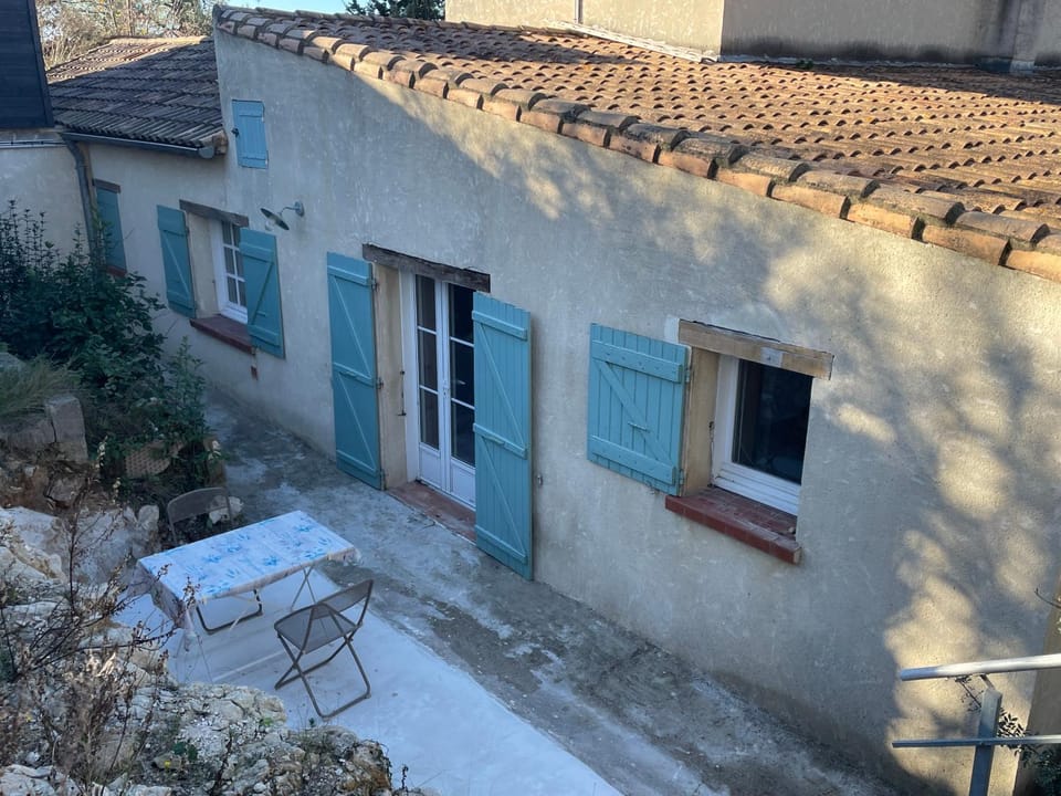 Facade/entrance, View (from property/room)