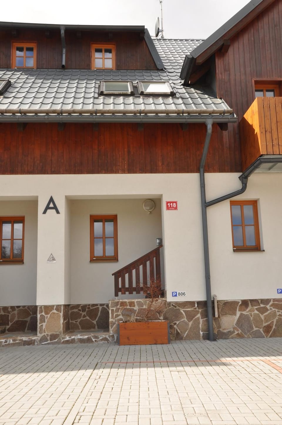 Facade/entrance