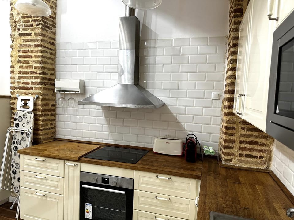 Kitchen or kitchenette, pet friendly, stove