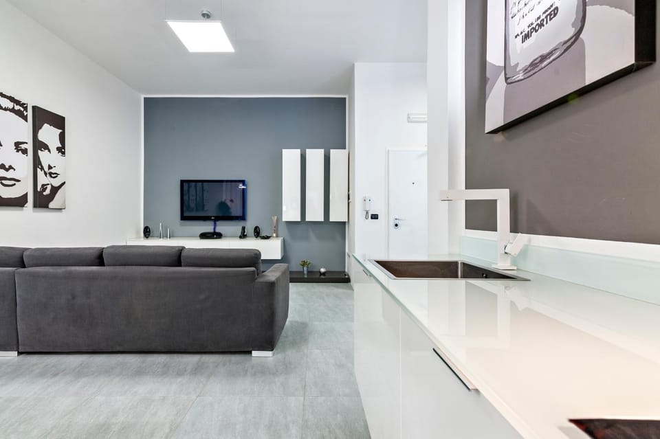 Communal lounge/ TV room, TV and multimedia, Living room, Seating area, Communal kitchen