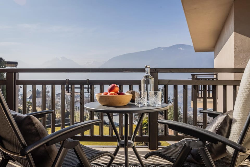 View (from property/room), Balcony/Terrace, Mountain view