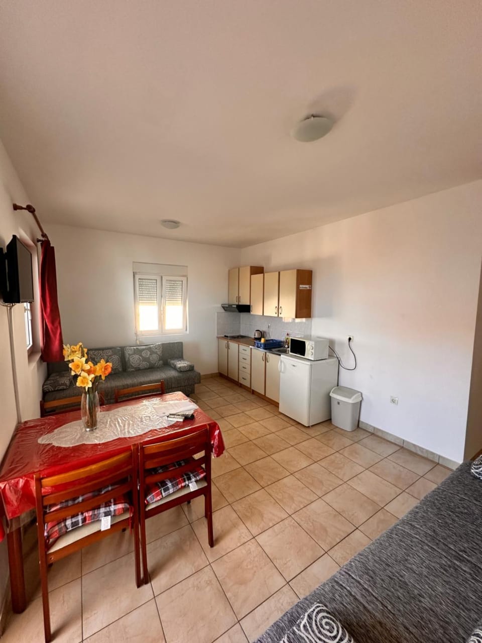 Bed, Kitchen or kitchenette, Living room, Photo of the whole room, Dining area