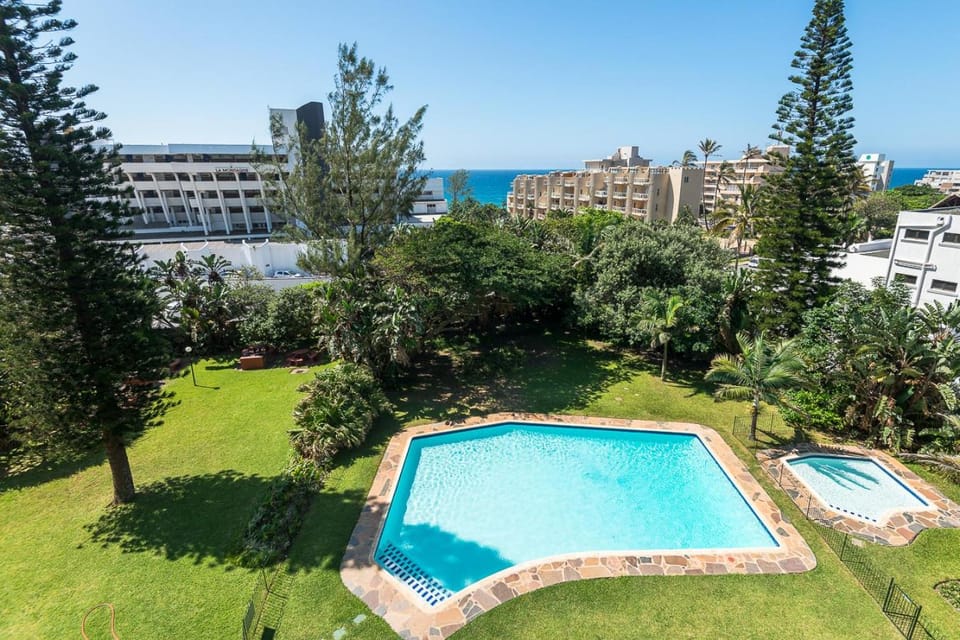 Property building, Garden view, Pool view, Swimming pool