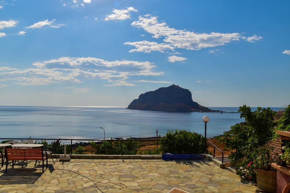 Paraschou Guesthouse Apartment in Islands