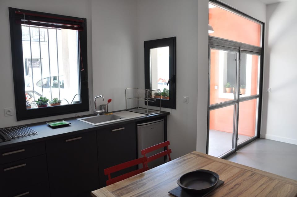 Rouge Pompon Apartment in Mèze