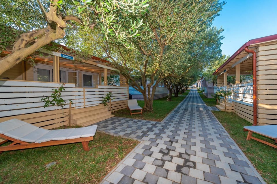 Facade/entrance, Garden