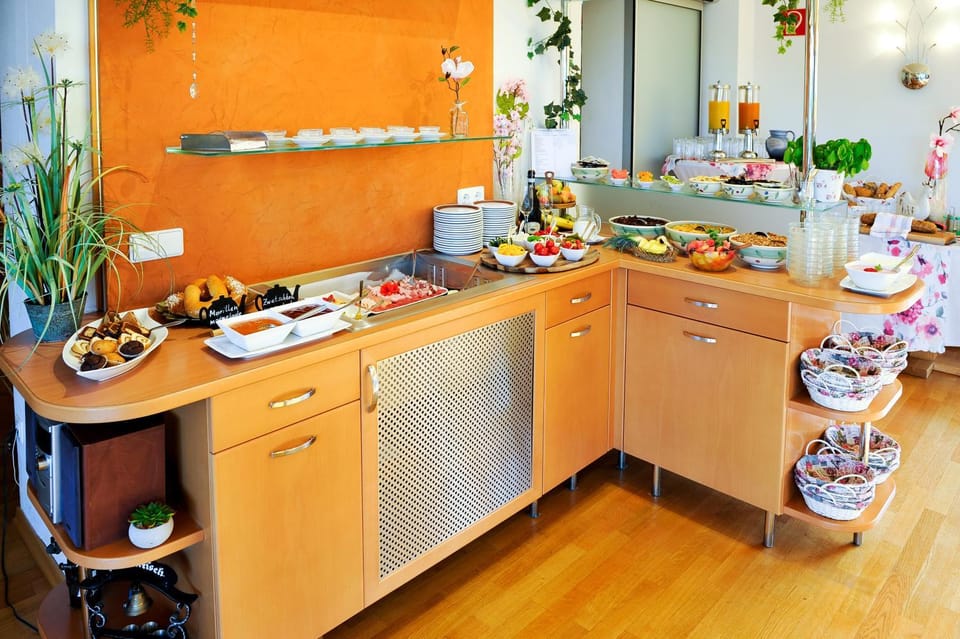 Food and drinks, Buffet breakfast