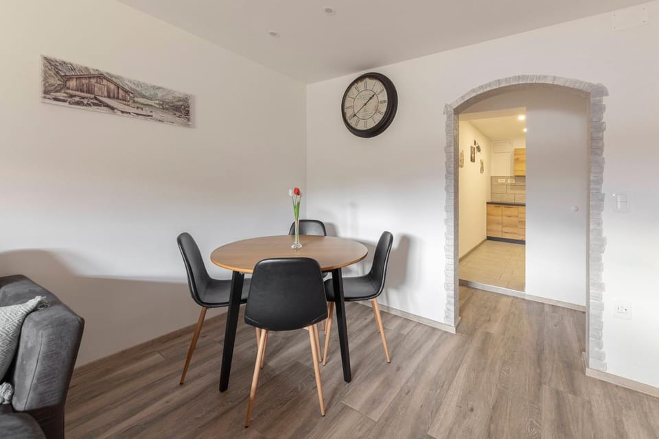 Kitchen or kitchenette, Seating area, Dining area