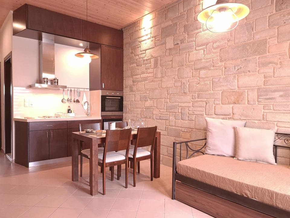 Kitchen or kitchenette, Photo of the whole room, Seating area, Dining area