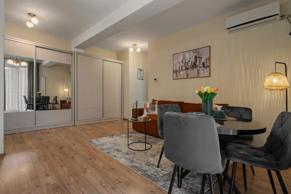 Decorative detail, Seating area, Dining area, storage, wardrobe
