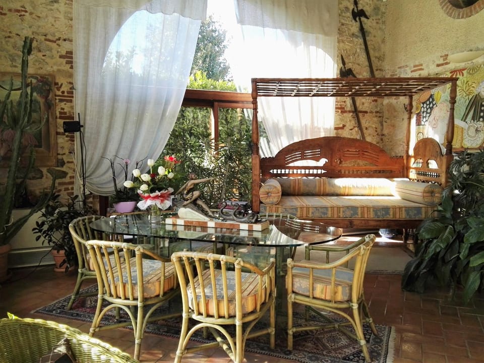 Living room, Breakfast