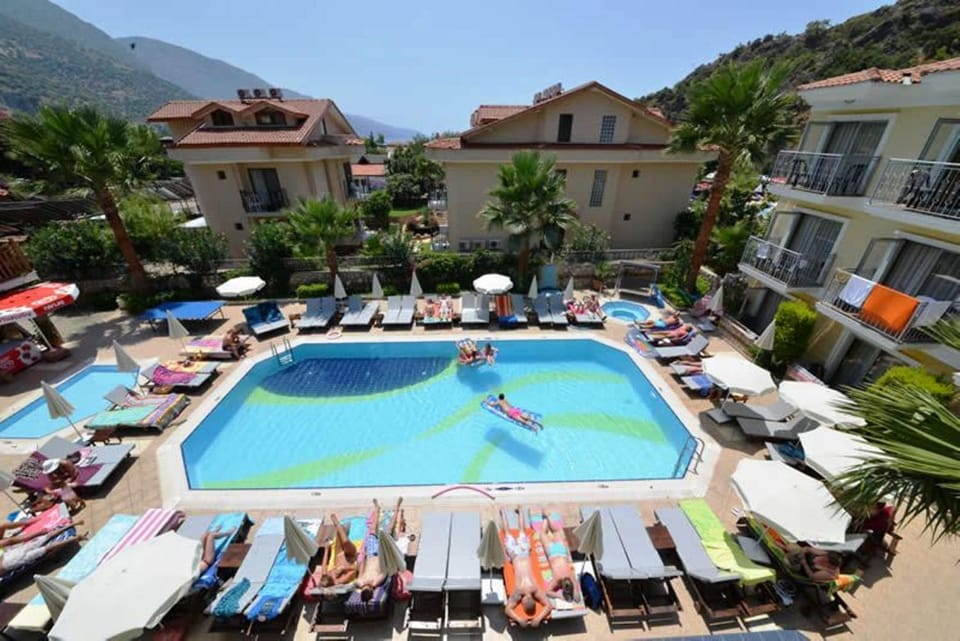 Swimming pool, Swimming pool