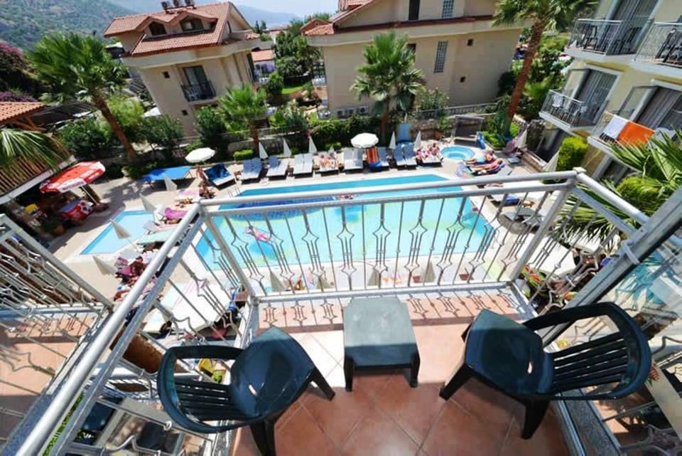 Swimming pool, Swimming pool