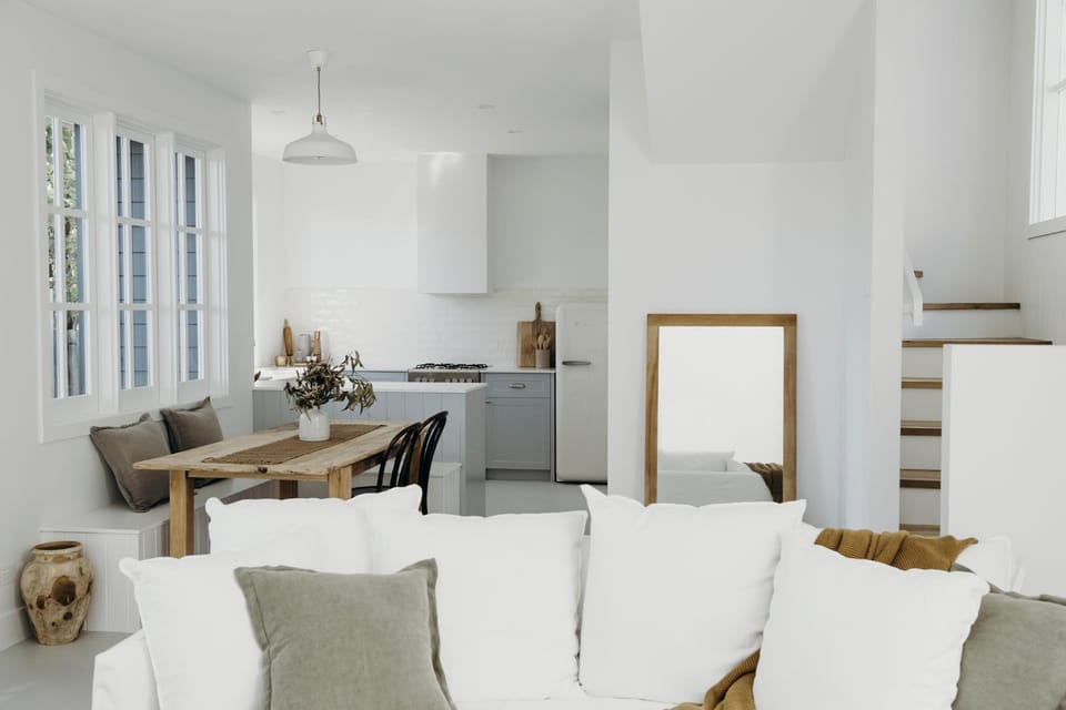 TV and multimedia, Coffee/tea facilities, Kitchen or kitchenette, Living room, Seating area, Dining area