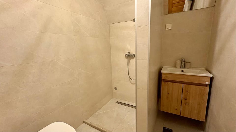 OSTROG Aparthotel KOLIBA-VLASTNIŠTVO MANASTIRA OSTROG Apartment hotel in Montenegro