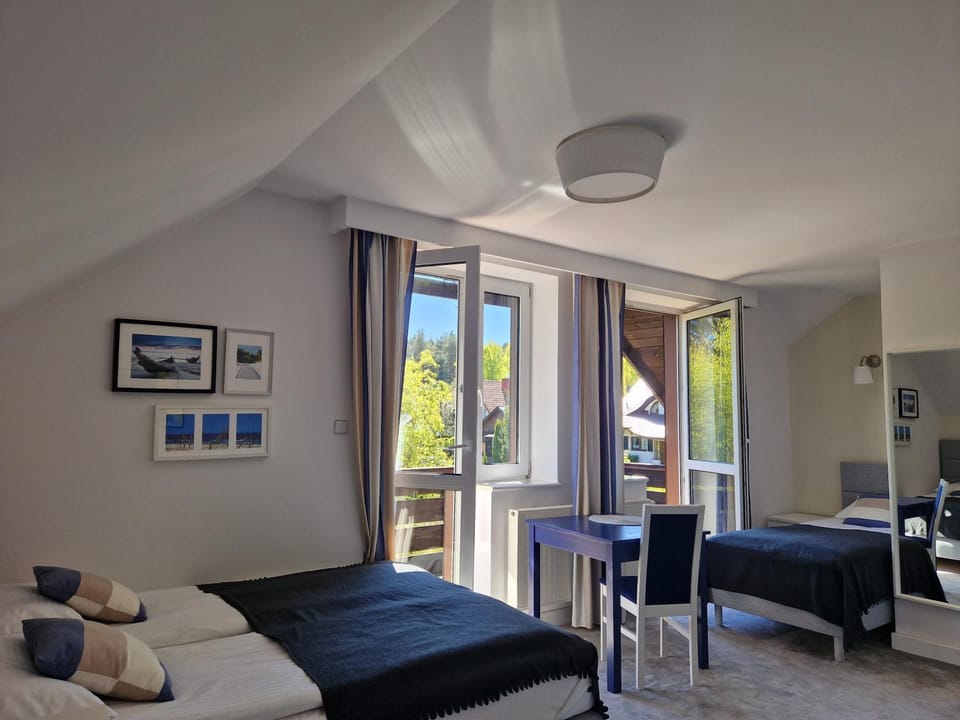 Bed, Balcony/Terrace, Living room, Photo of the whole room, furniture, internet, internet