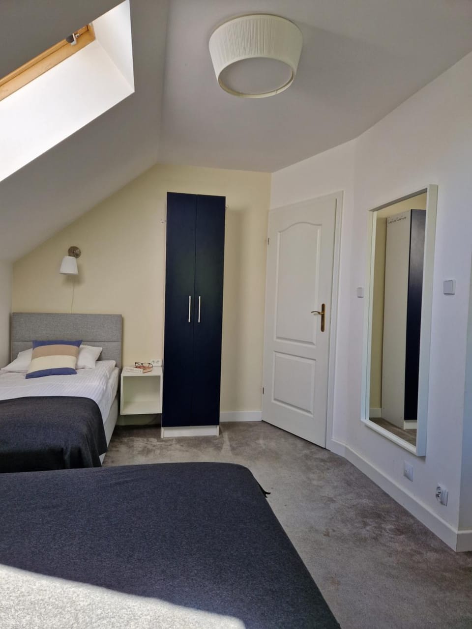 Bed, Photo of the whole room, furniture, internet, internet, wardrobe