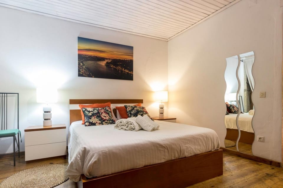 Bed, Photo of the whole room, Decorative detail, Bedroom