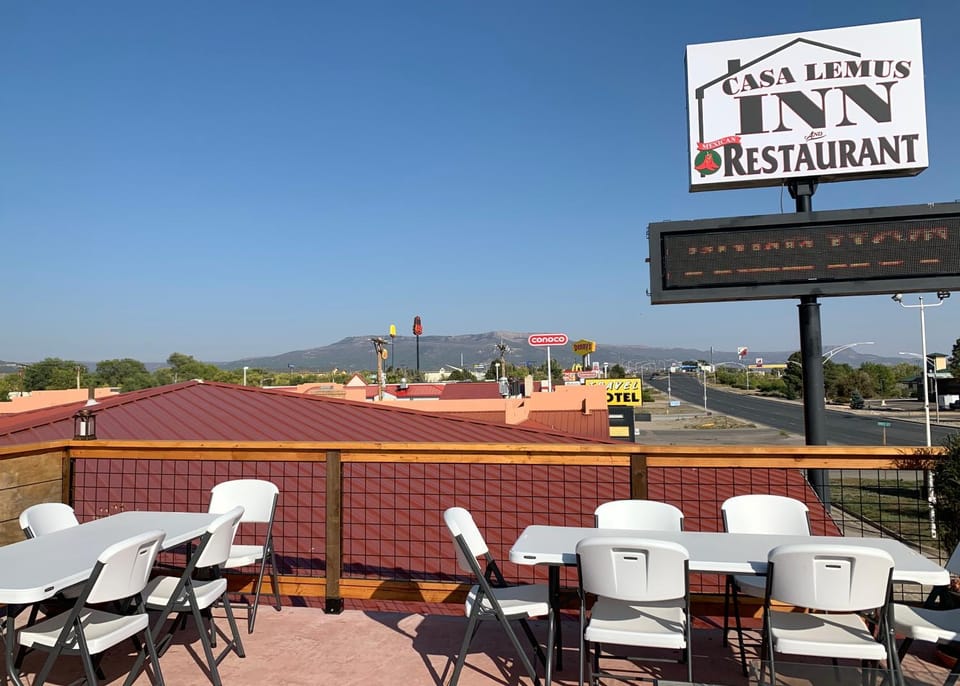 Restaurant/places to eat, Balcony/Terrace, Lounge or bar